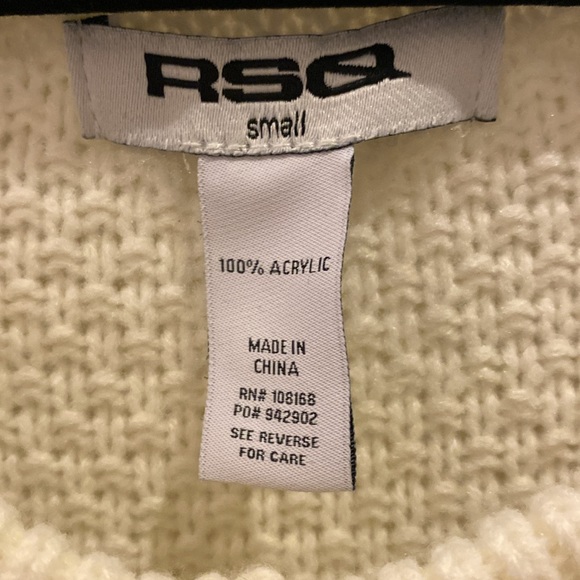 Tilly’s Sweater - Picture 3 of 3